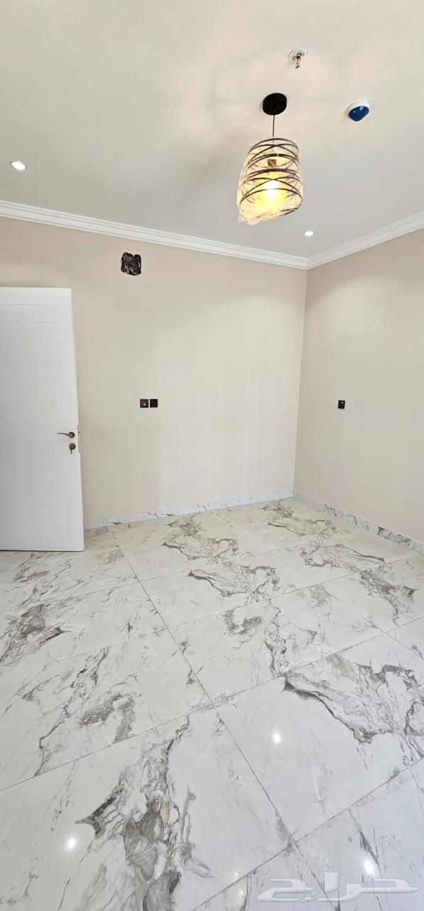 شقة 3 غرف في السيف 10