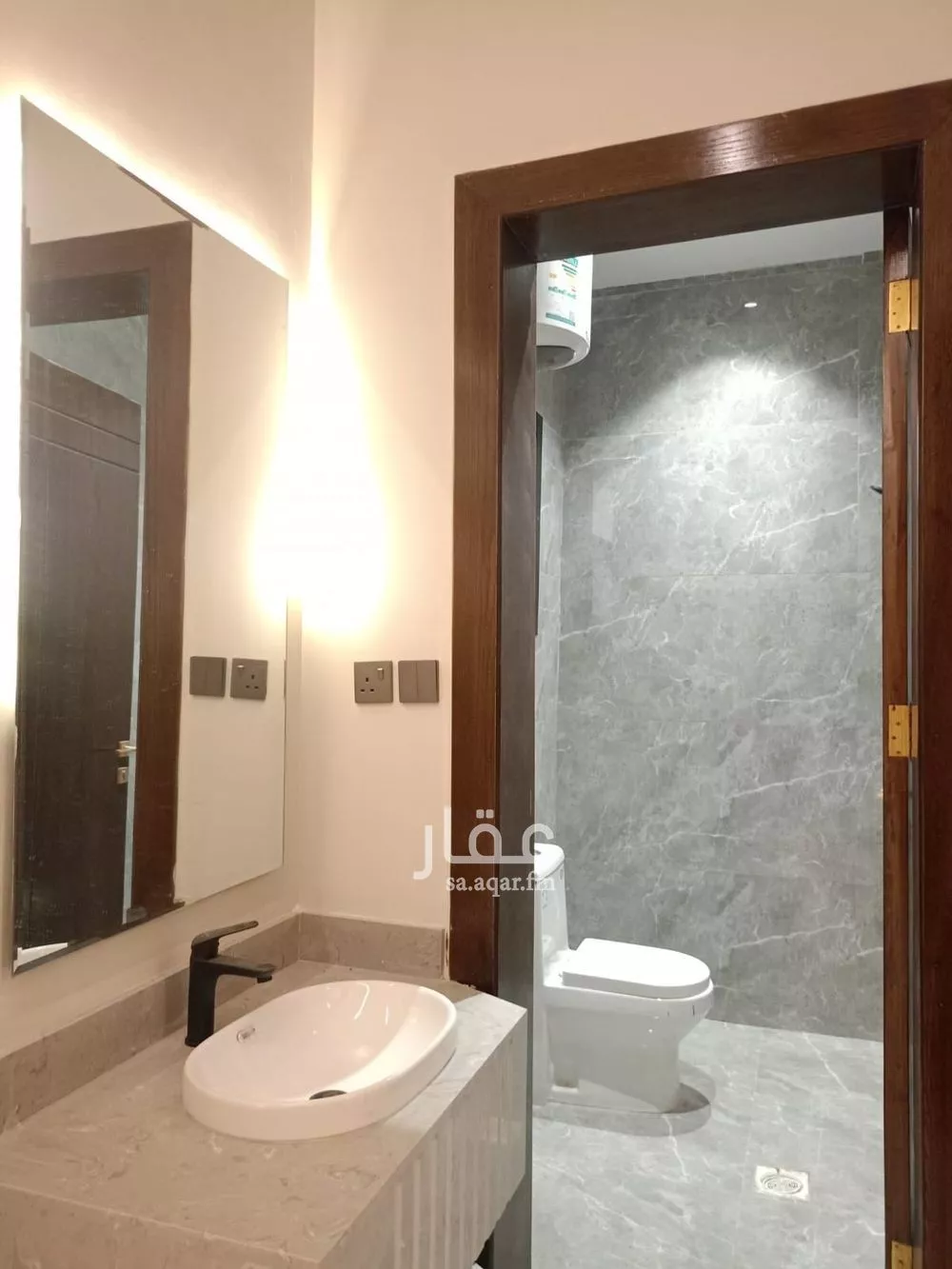 3 bedroom floor in Al Janadriyah 8