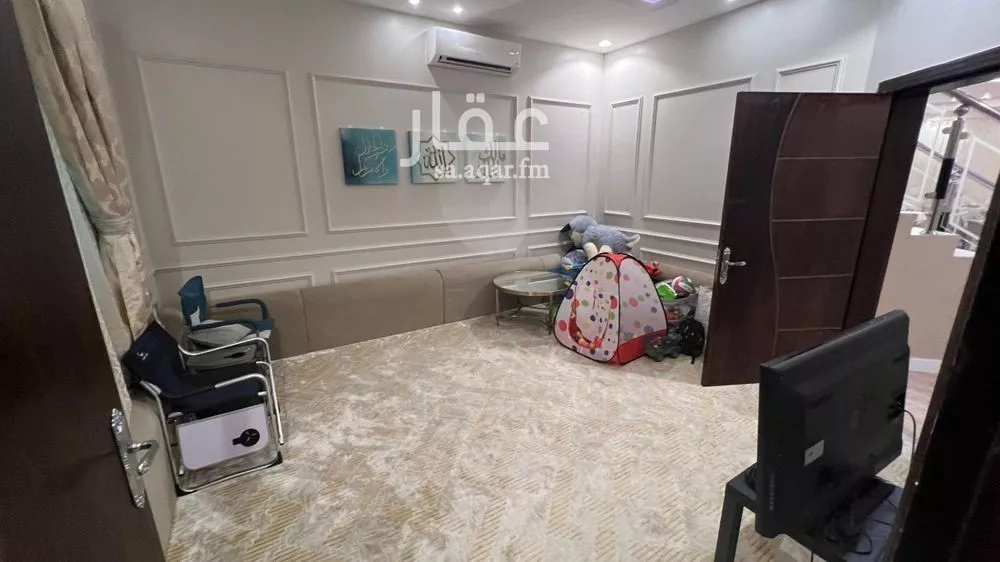 فيلا 6 غرف في العارض 9