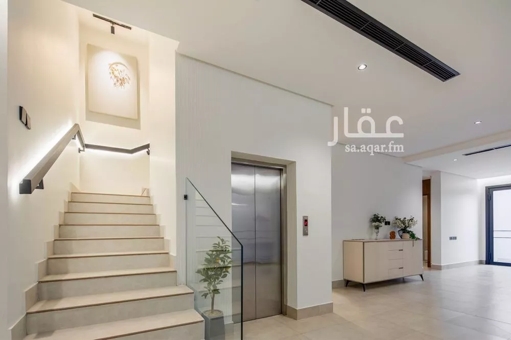 فيلا 5 غرف في العارض 4