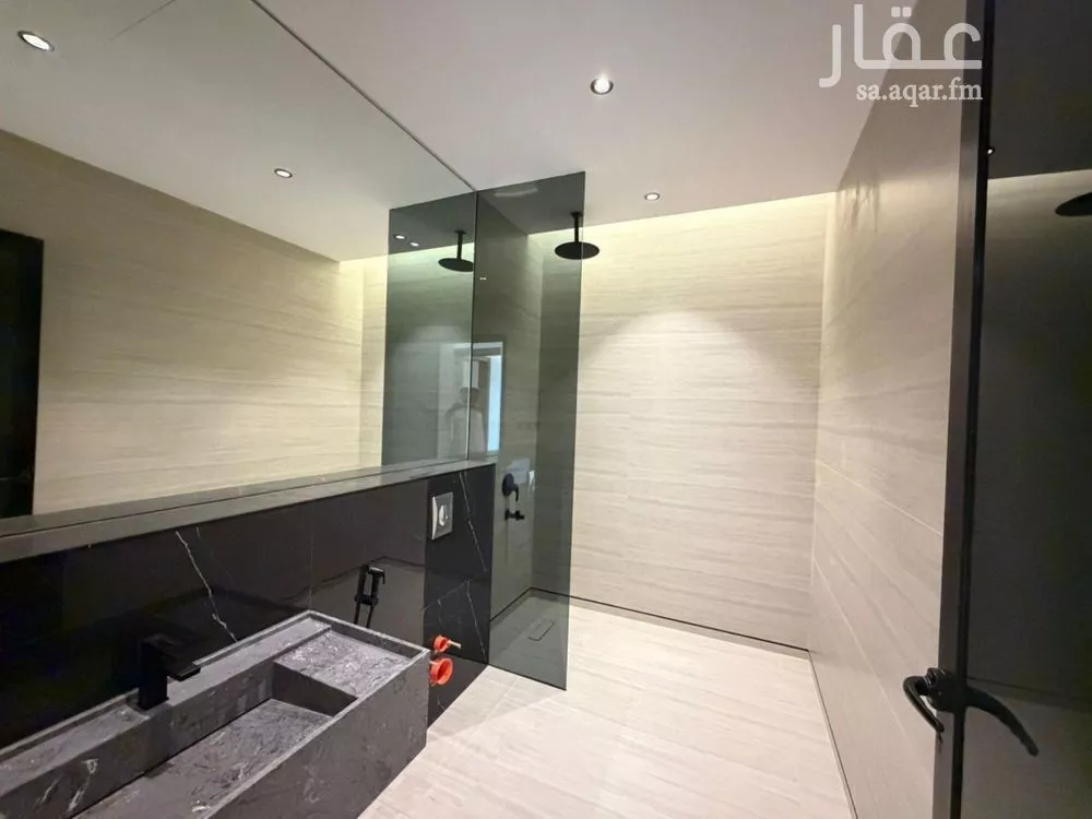 فيلا 4 غرف في العارض 3