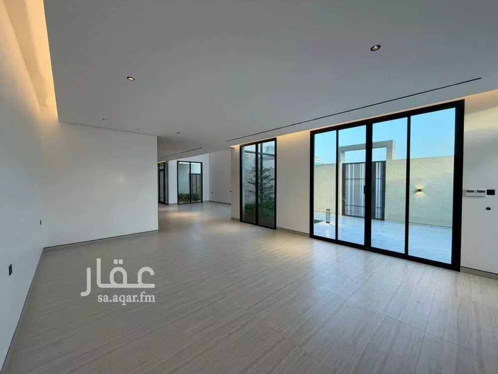 فيلا 4 غرف في العارض 7