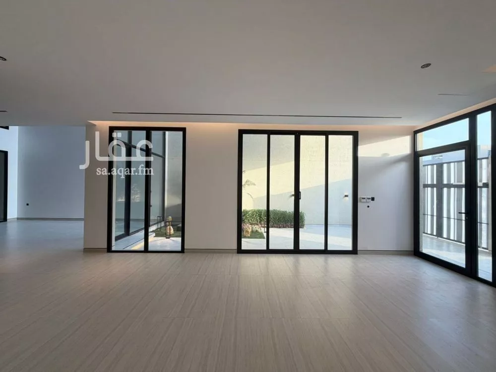 فيلا 4 غرف في العارض 8