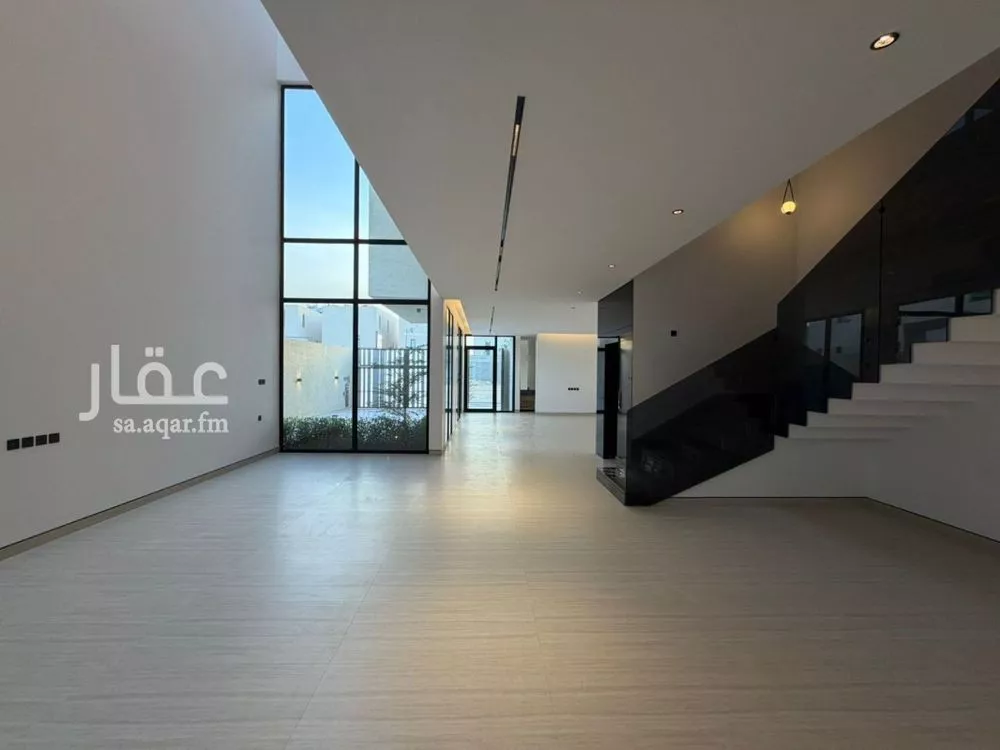 فيلا 4 غرف في العارض 10