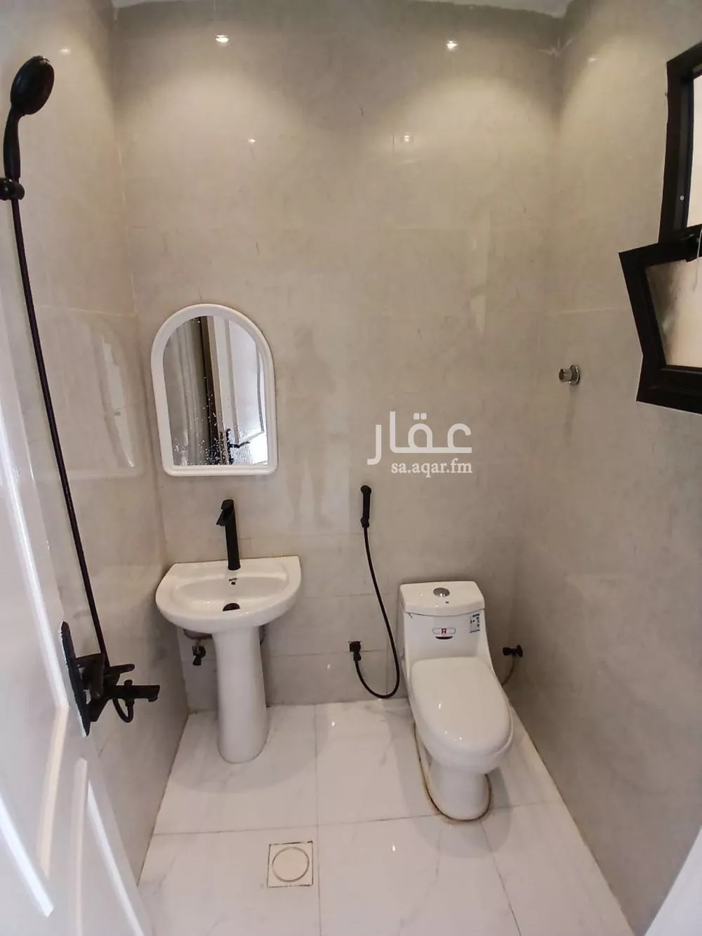 شقة 1 غرف في الملقا 2