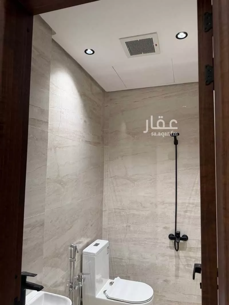 عمارة 672 م² في العارض 5