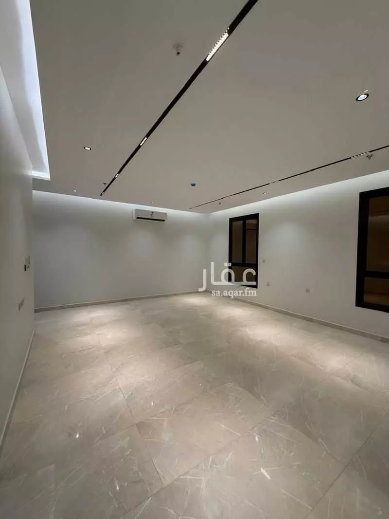 عمارة 672 م² في العارض 8