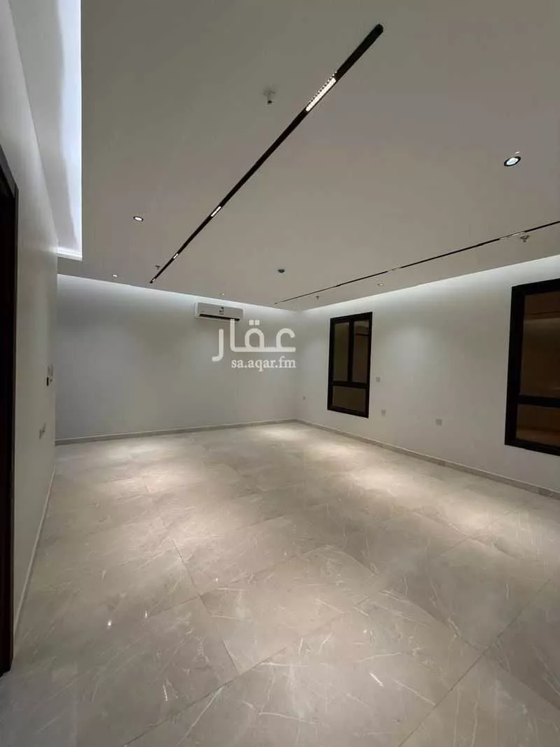 عمارة 672 م² في العارض 9