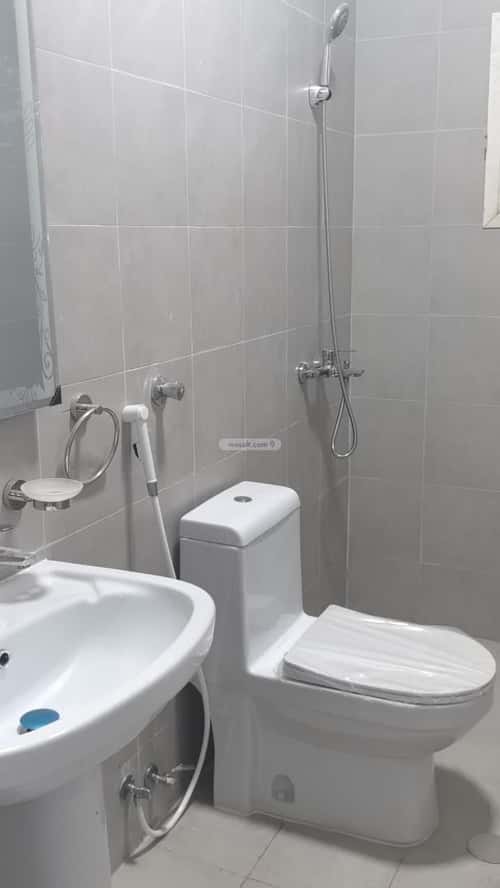 شقة 6 غرف في الروضة 13