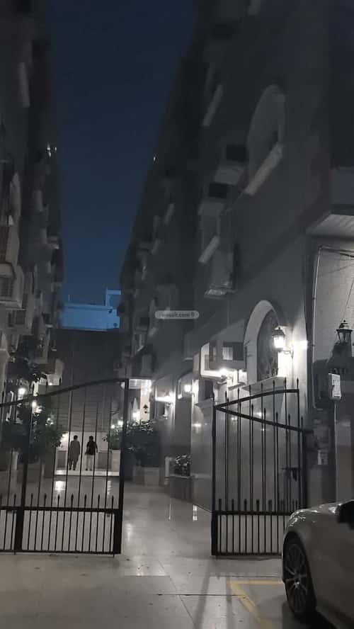 شقة 6 غرف في الروضة 7