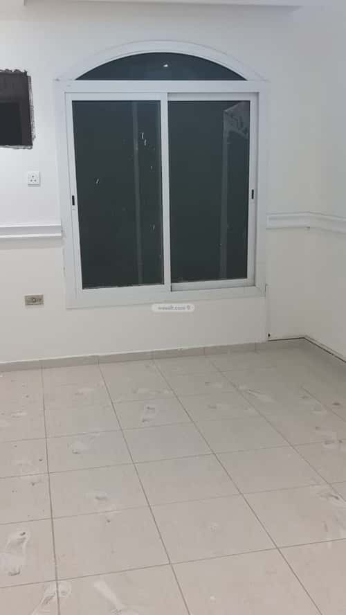 شقة 6 غرف في الروضة 10