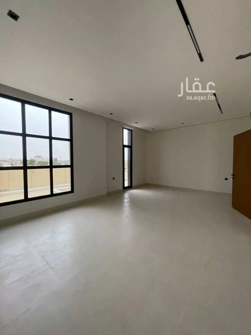 فيلا 5 غرف في العارض 11