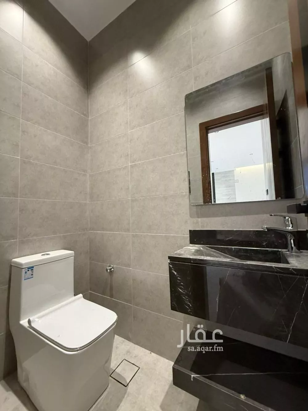 شقة 4 غرف في الروضة 6