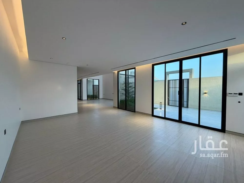 فيلا 4 غرف في العارض 7