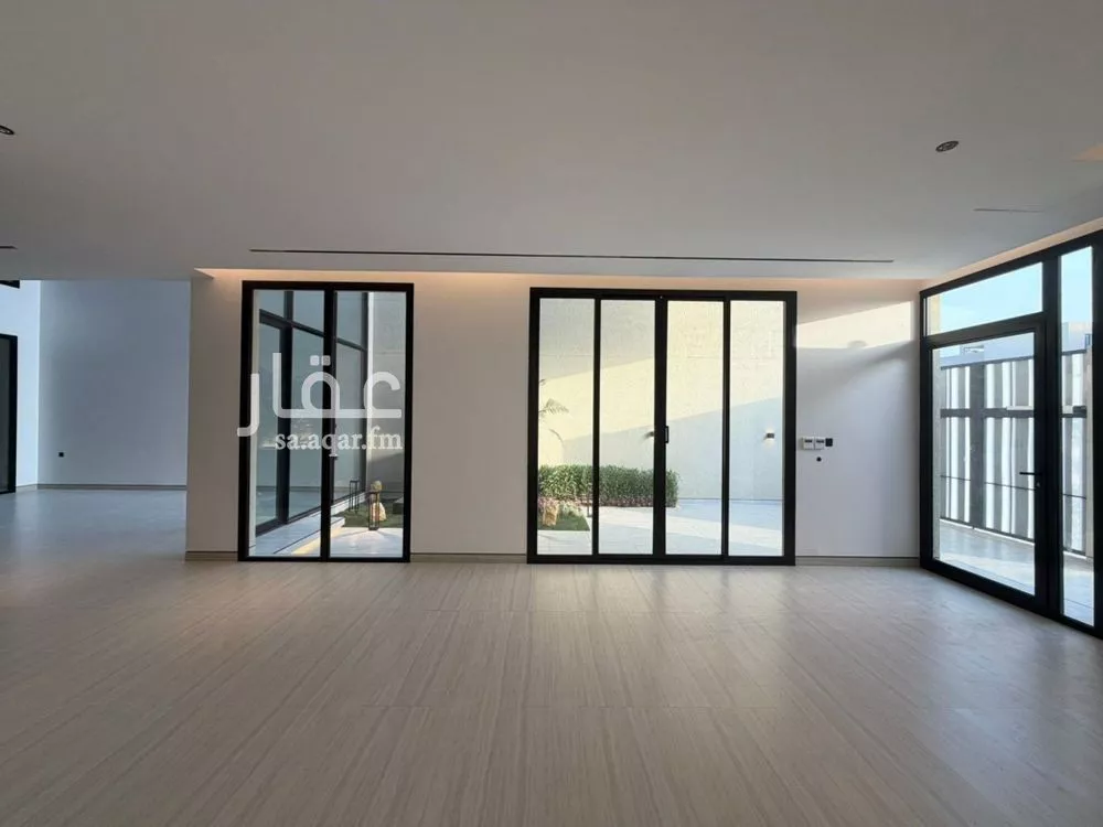 فيلا 4 غرف في العارض 9