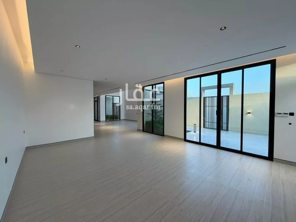 فيلا 5 غرف في العارض 8