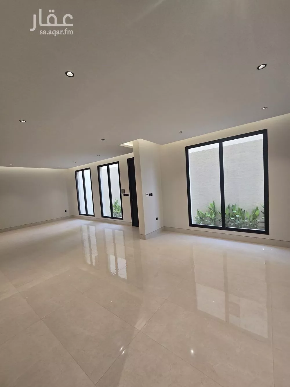 فيلا 6 غرف في العارض 8