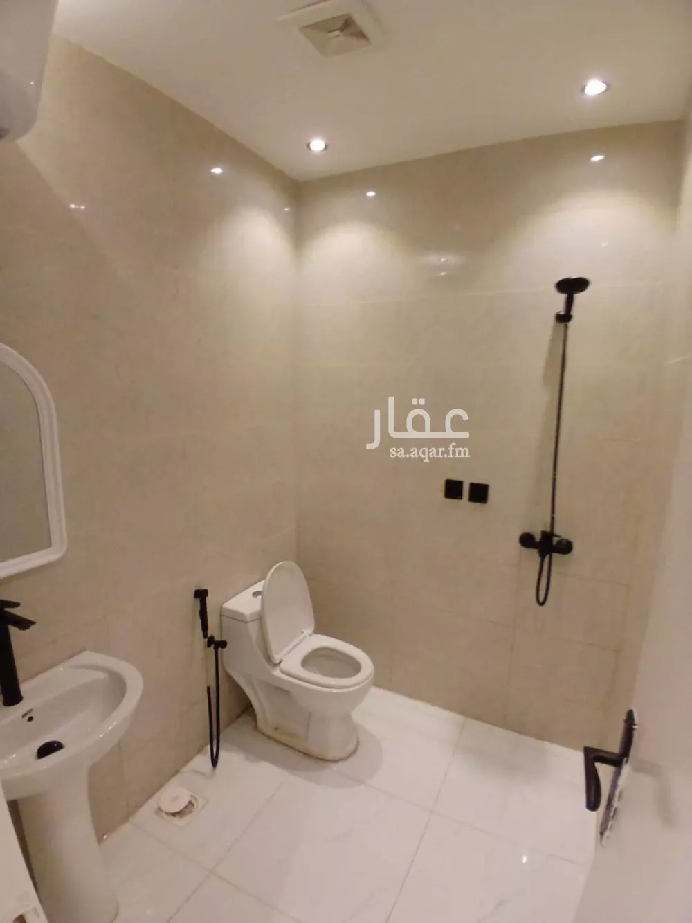 شقة 1 غرف في الملقا 5