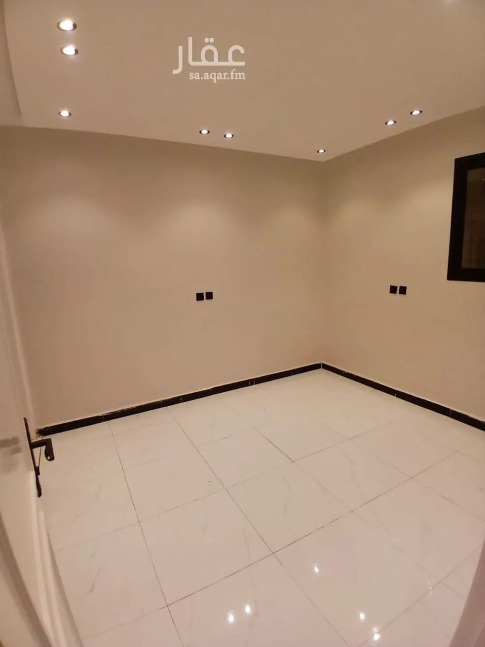 شقة 1 غرف في الملقا 6