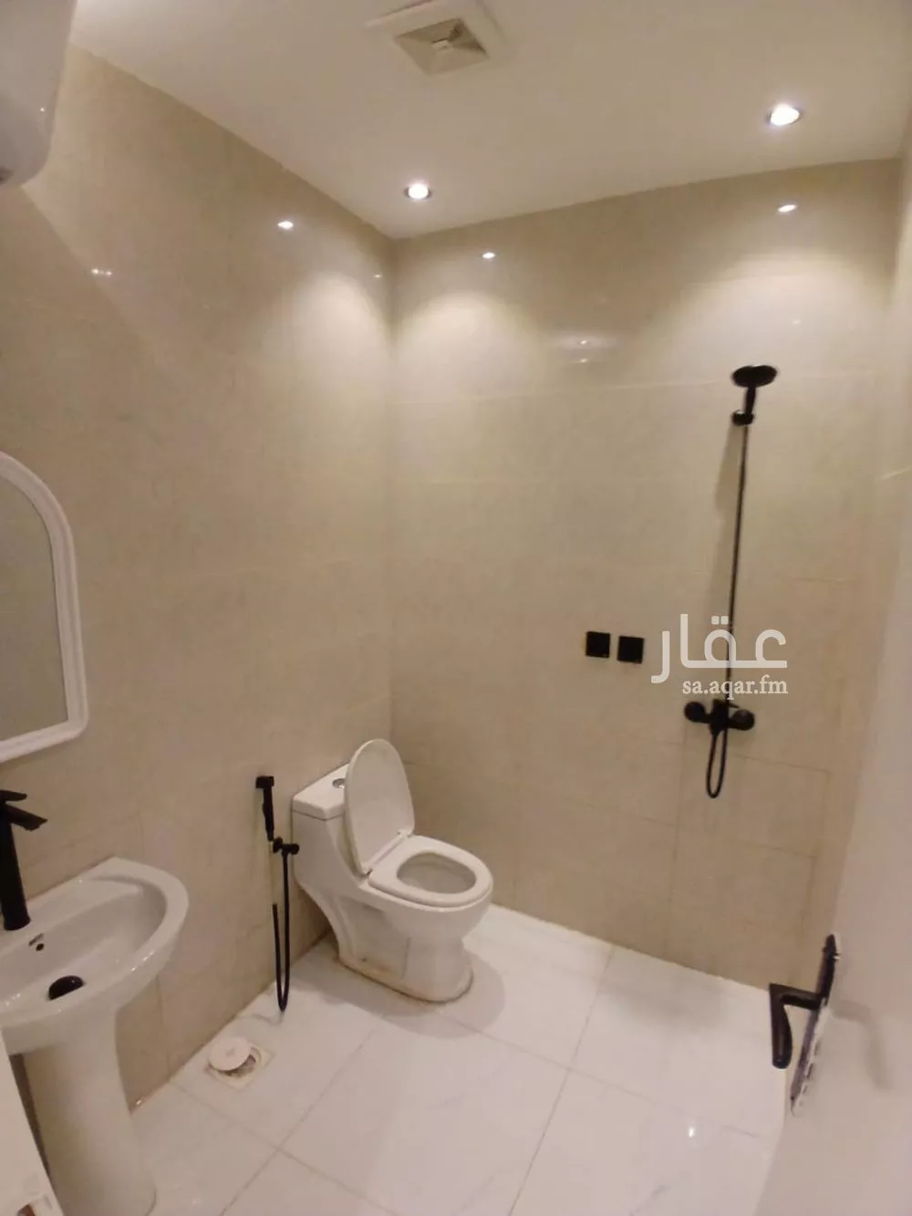 شقة 1 غرف في الملقا 7