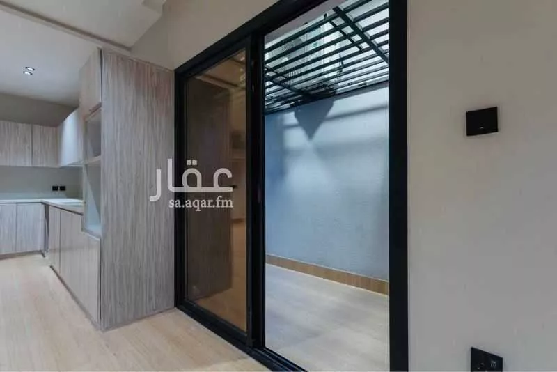 شقة 4 غرف في الحمرا 17