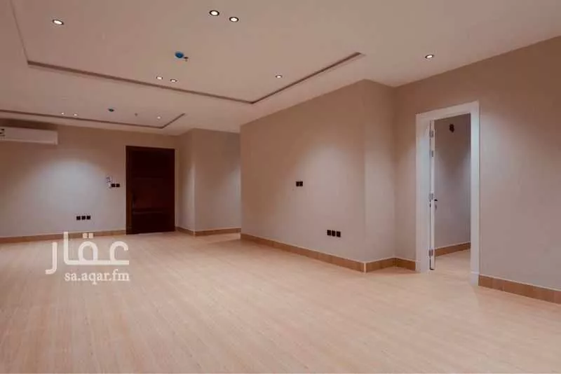 شقة 4 غرف في الحمرا 10