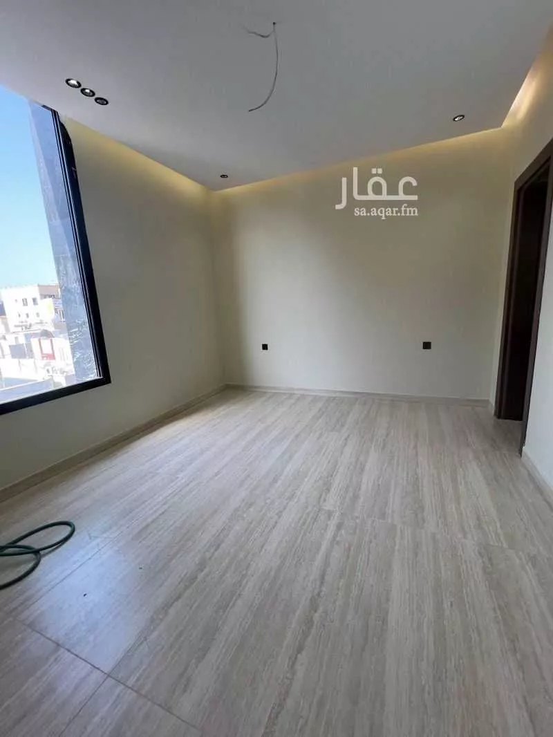 شقة 4 غرف في الروضة 12