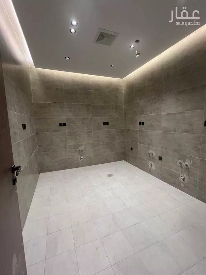 شقة 4 غرف في الروضة 15