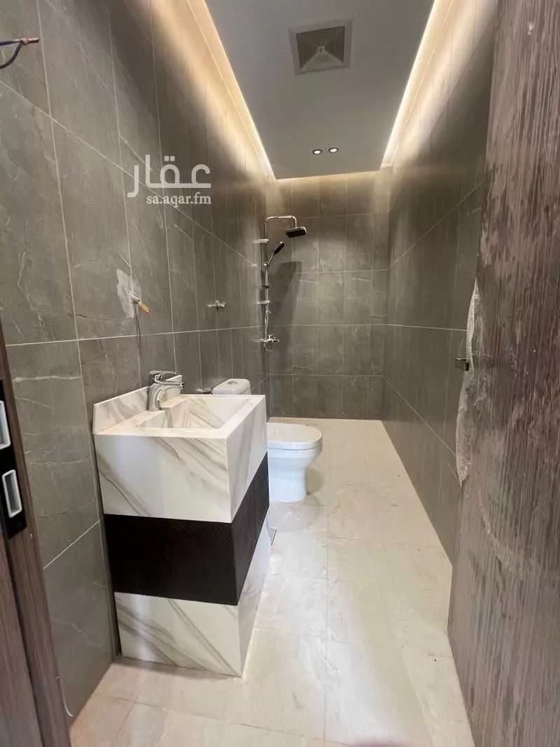 شقة 4 غرف في الروضة 8