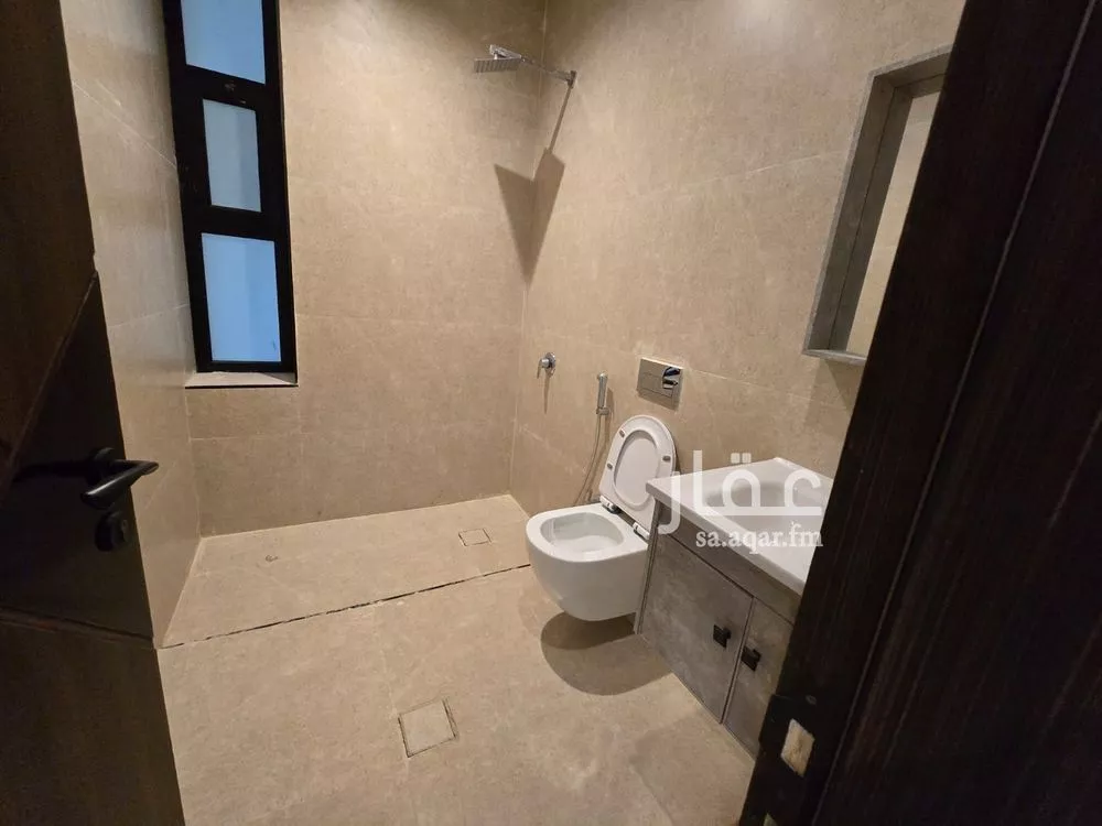 شقة 4 غرف في الحمرا 14