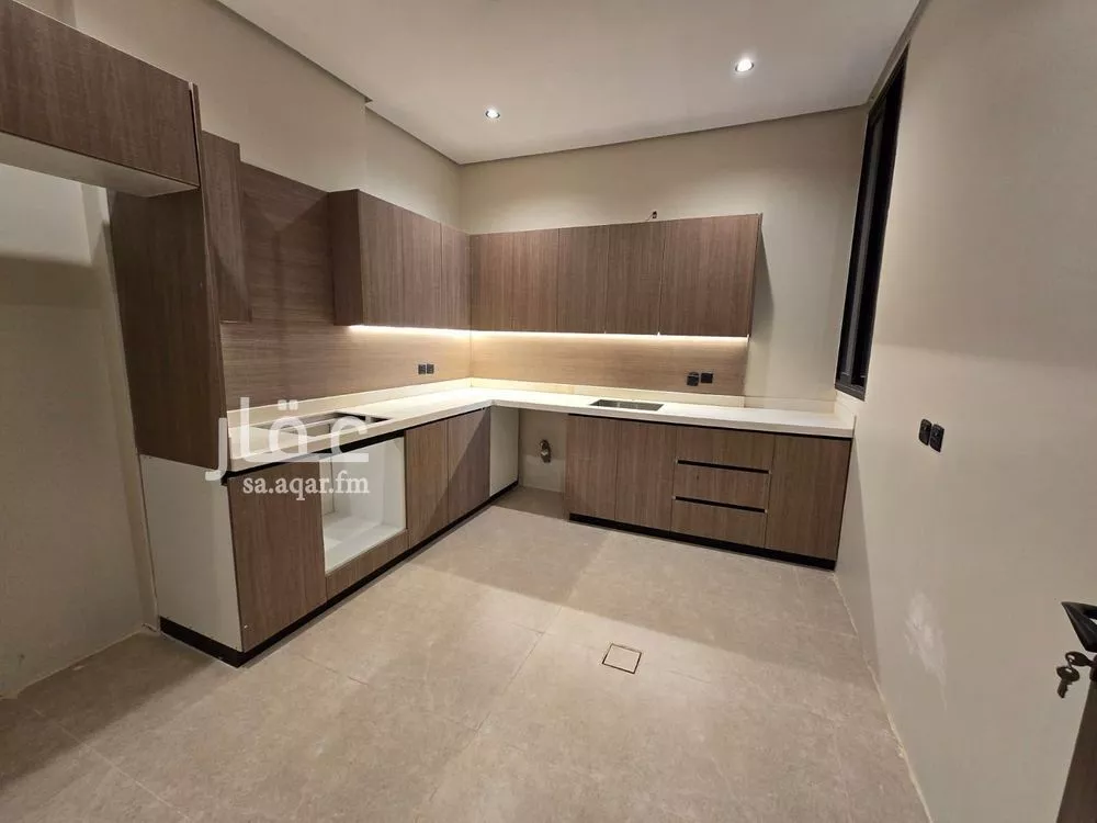 شقة 4 غرف في الحمرا 7