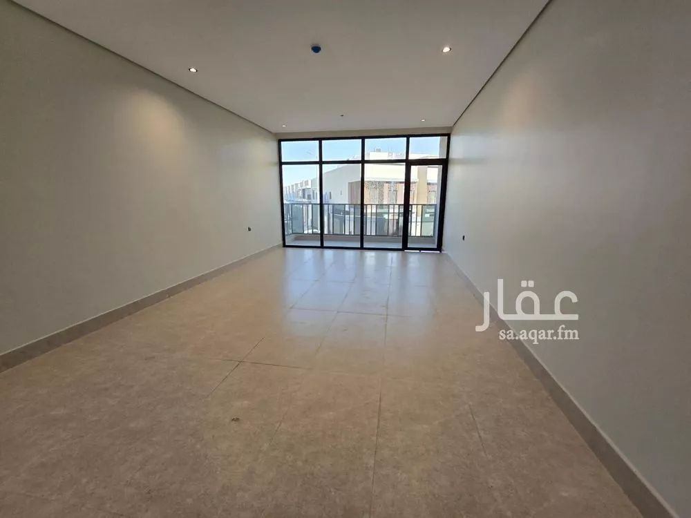 شقة 4 غرف في الحمرا 10