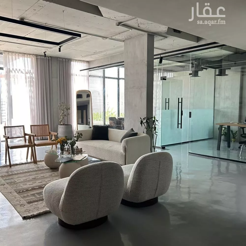 مكتب 418 م² في العارض 8