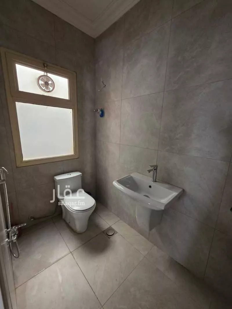 مكتب 100 م² في النرجس 4