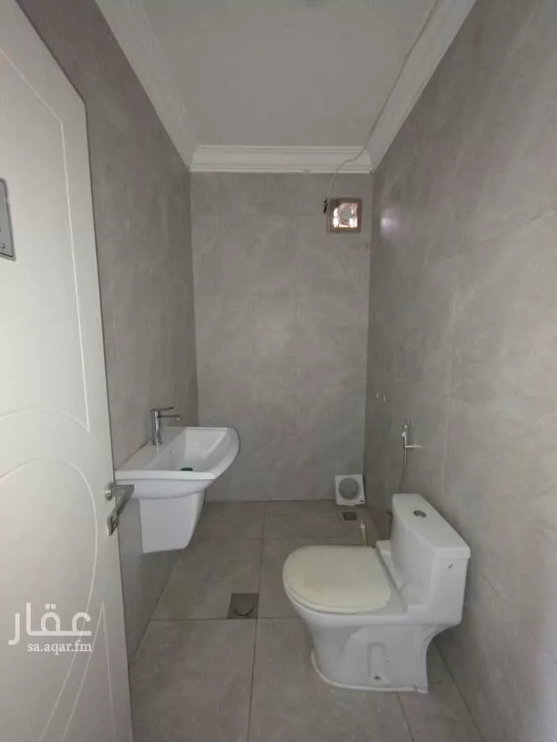 مكتب 100 م² في النرجس 8