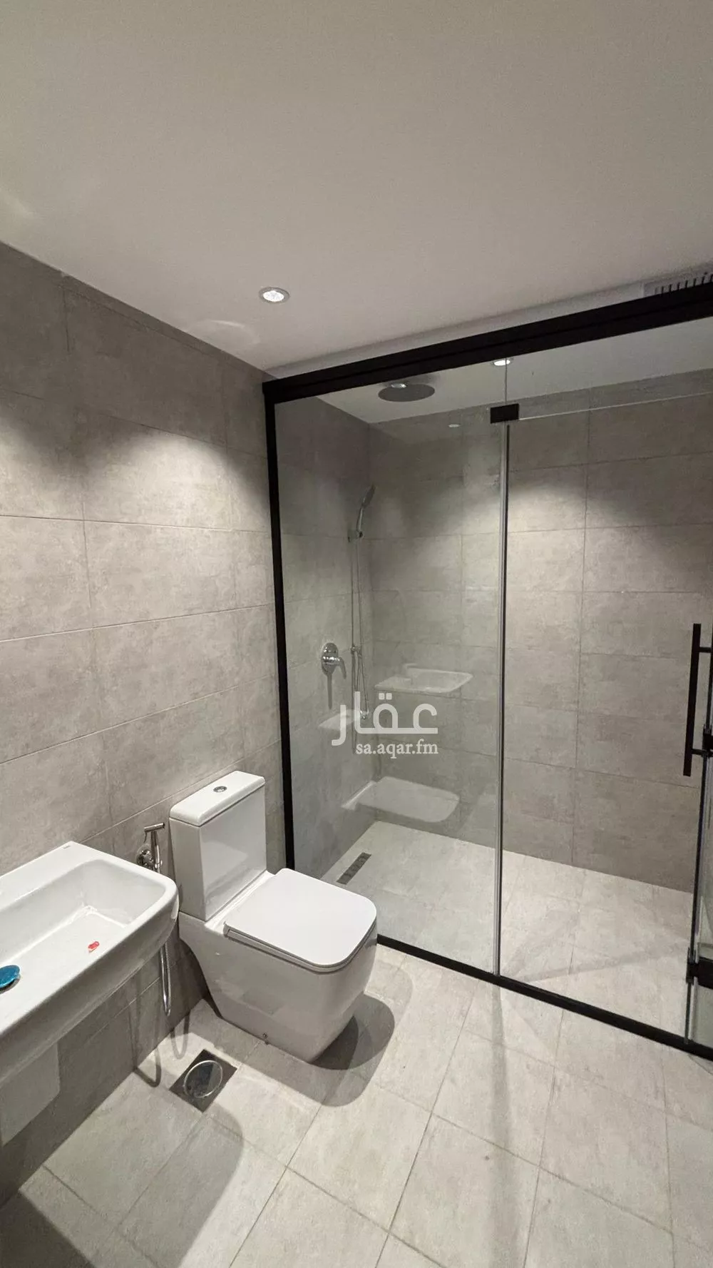 شقة 5 غرف في الدفاع 4