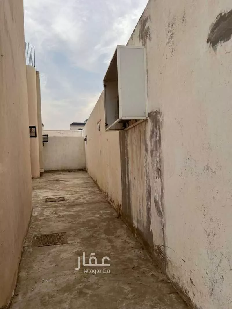 1209 sqm building in Al Awali 3