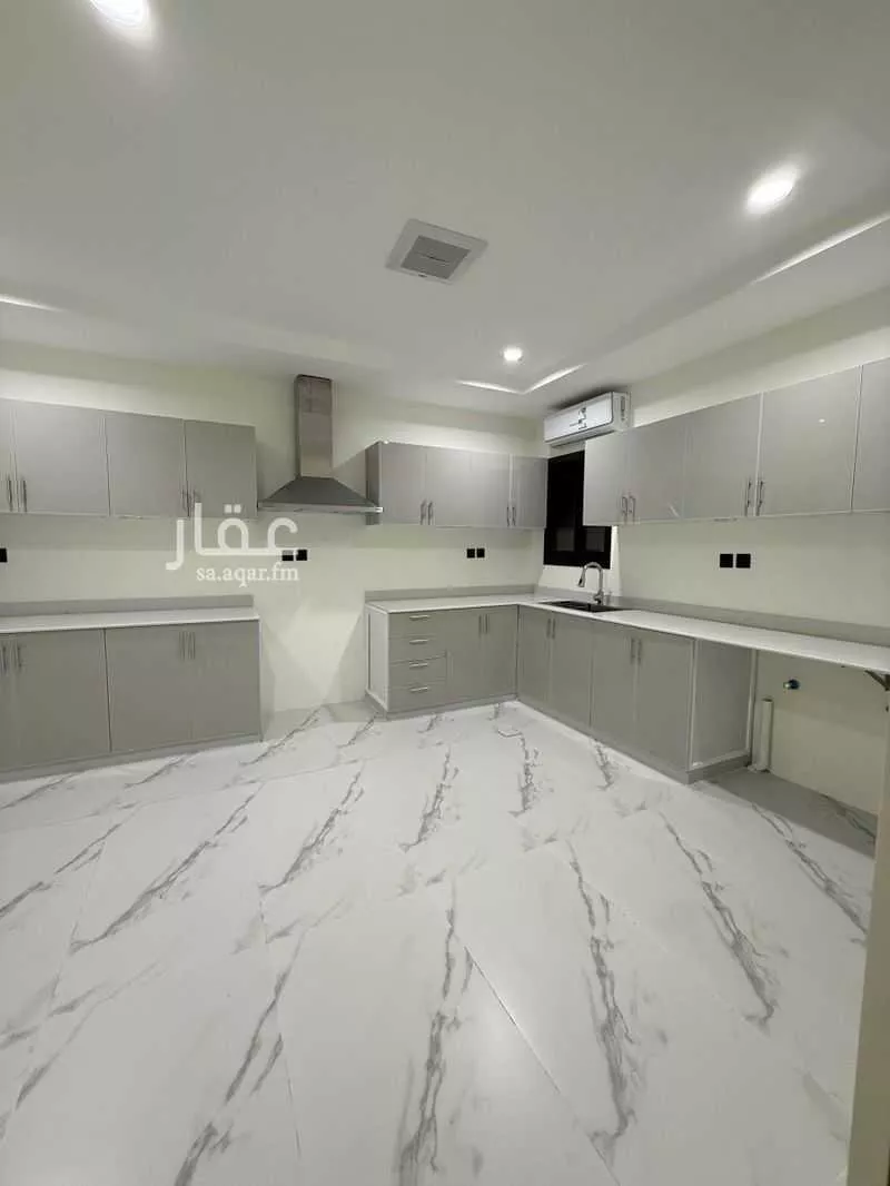 4 bedroom floor in Al Rabwa 7