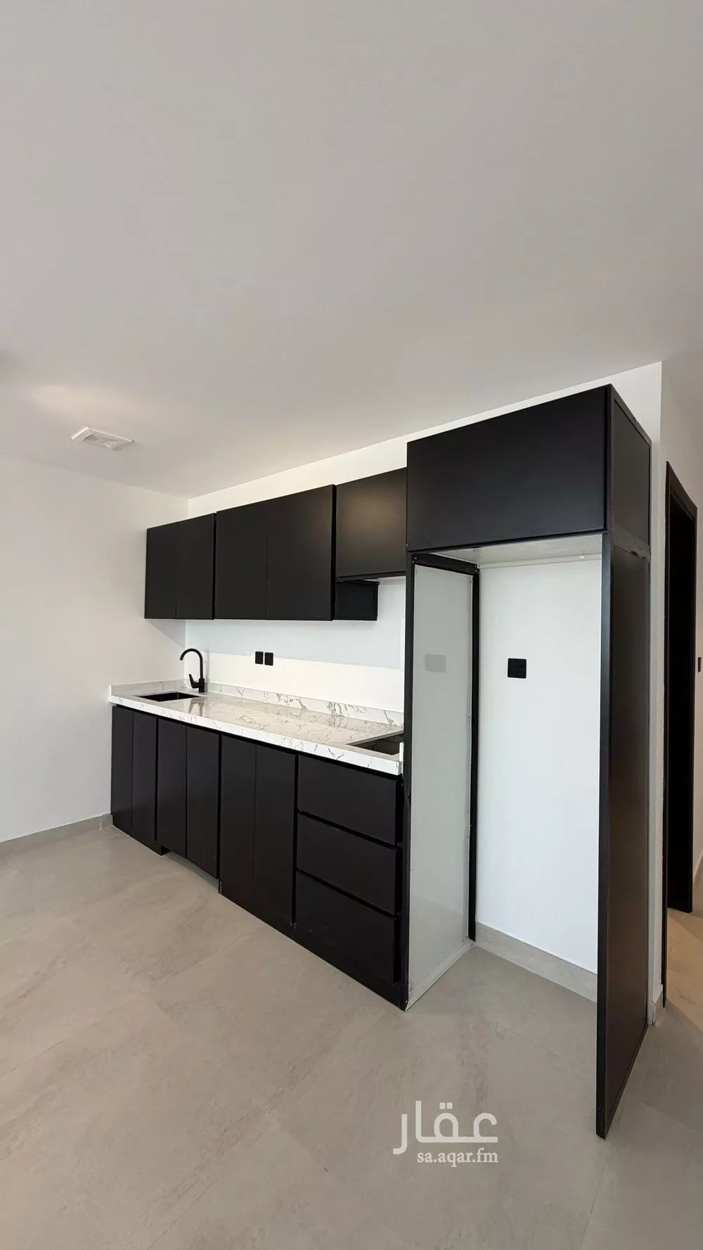 شقة 1 غرف في الملقا 10