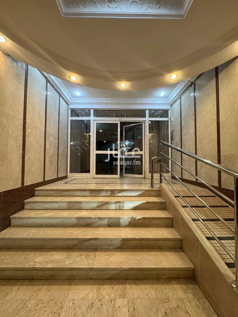 شقة 3 غرف في العزيزية 6