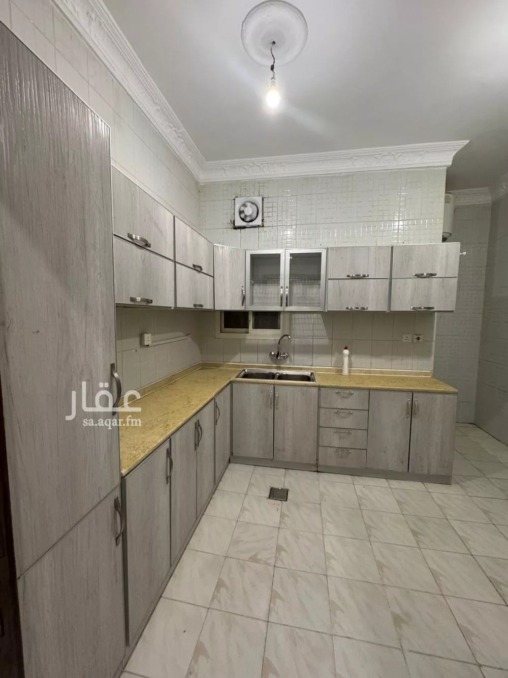 شقة 3 غرف في العزيزية 8