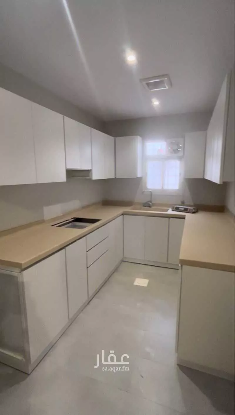 شقة 4 غرف في الملقا 4