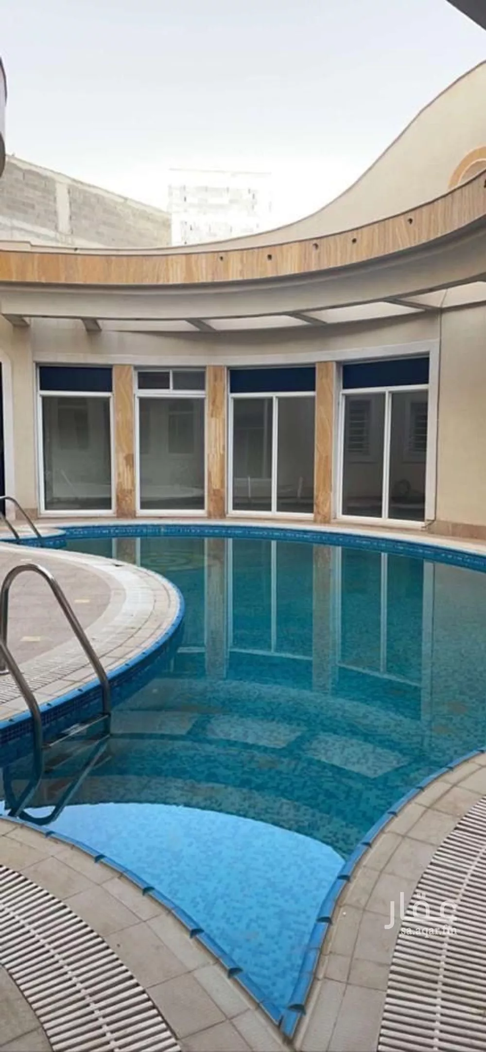 شقة 9 غرف في الملقا 4