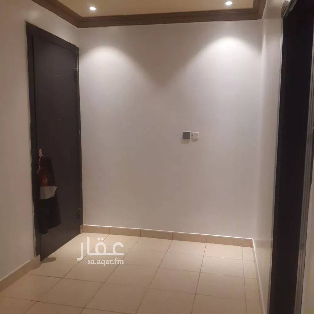 شقة 4 غرف في الملقا 4