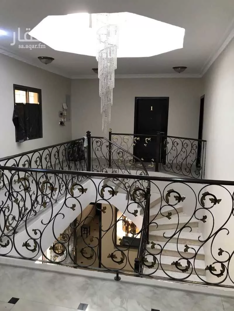 فيلا 5 غرف في طيبة 5