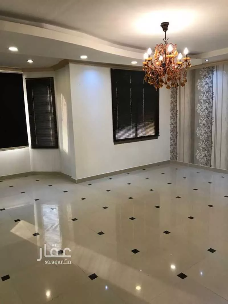 فيلا 5 غرف في طيبة 6