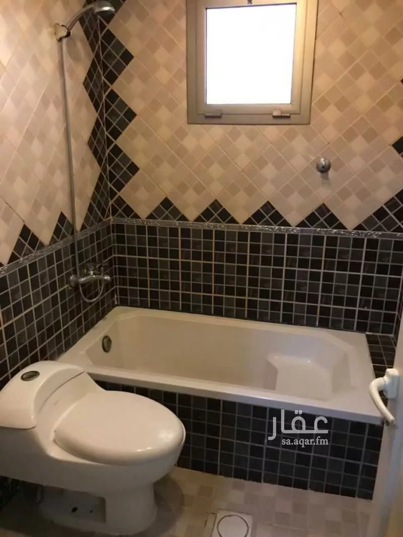 فيلا 5 غرف في طيبة 10