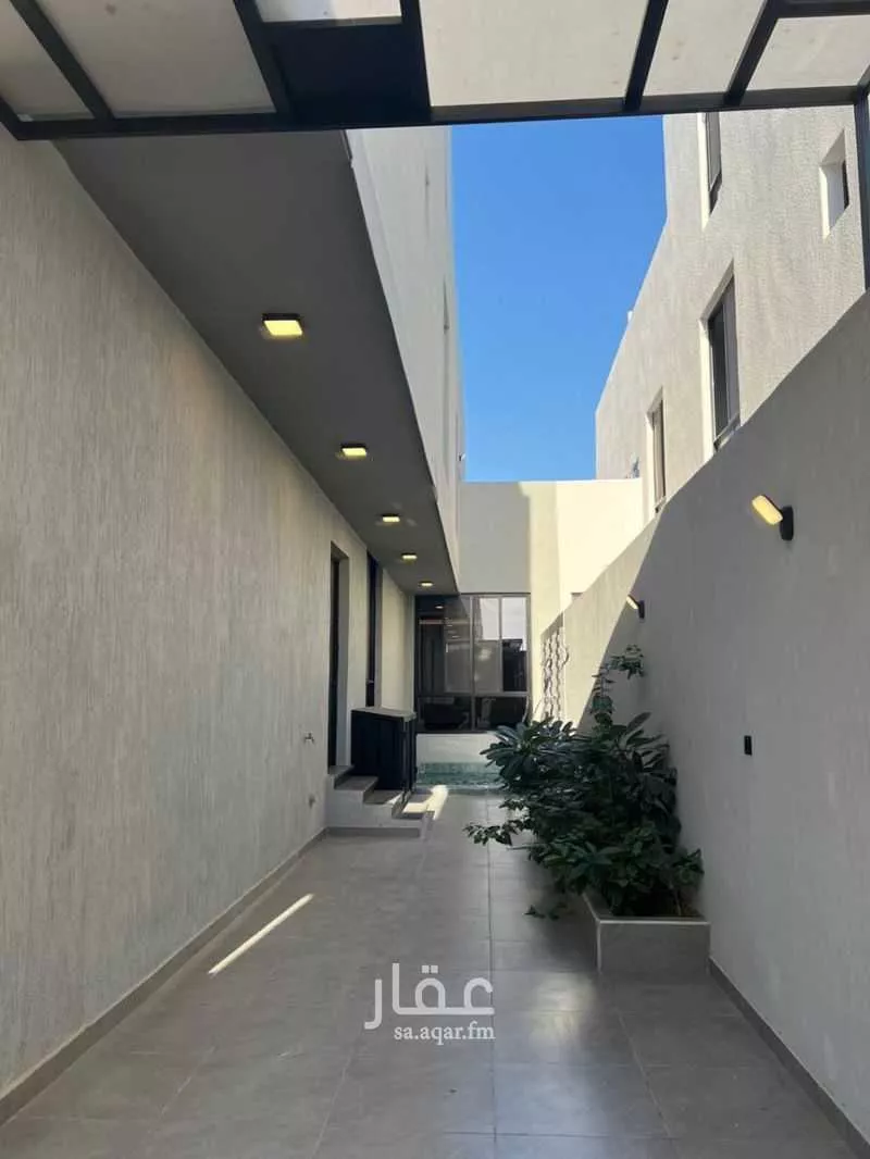 فيلا 5 غرف في الشراع 8