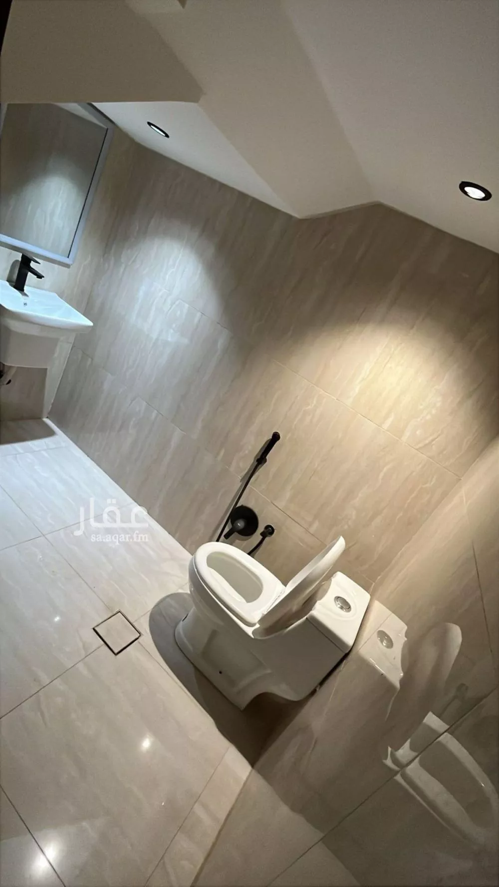 فيلا 5 غرف في الرمال 10