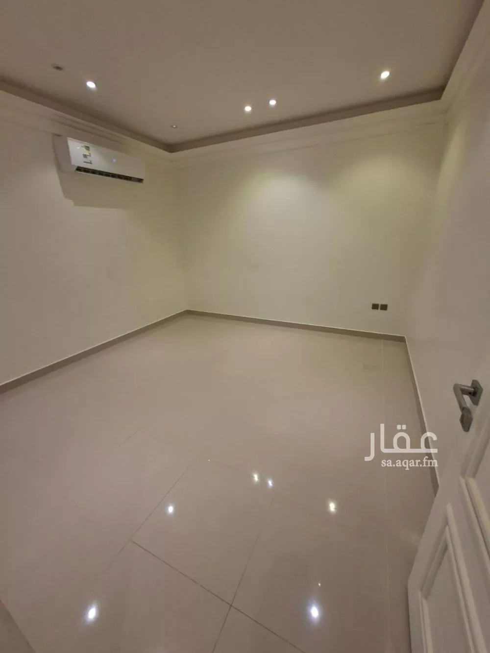 شقة 4 غرف في الملقا 14